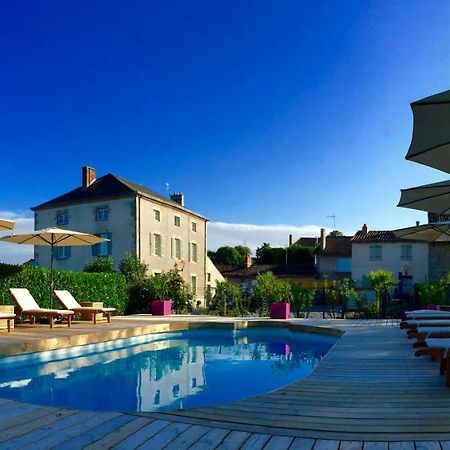 Maison Hirondelles Hotes Bed & Breakfast Mezieres-sur-Issoire Екстериор снимка