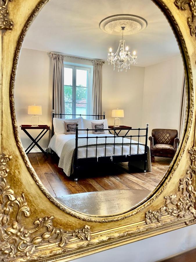 Maison Hirondelles Hotes Bed & Breakfast Mezieres-sur-Issoire Екстериор снимка